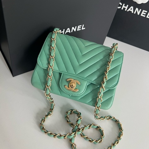 Chanel香奈兒v紋方胖子斜挎包 綠色金扣