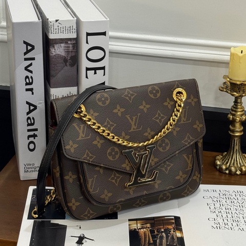 LV M45592/晶片款 黑琺PASSY郵差包