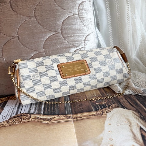 路易威登 白色 腋下包 鏈條 托特包 腋下包 側背包  louis vuitton lv bag white Damier Azur chain shoulder bag / pochette