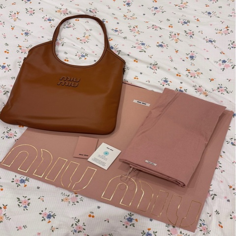 實用在線miumiu ivy tote bag經典顏色好搭配