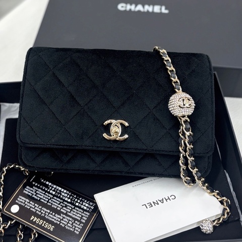 Chanel 黑金絲絨  滿鑽金球Woc，鐳射30開，