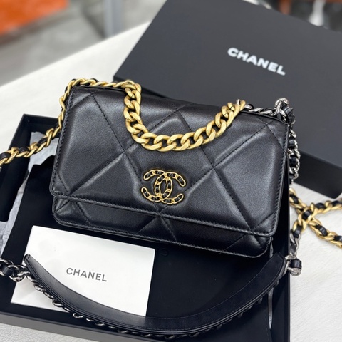 Chanel 22K芯片黑金羊皮19 Woc，99新，包面平整，皮質有光澤，無磨損等瑕疵，