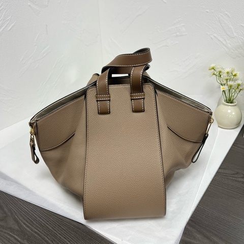 LOEWE羅意威沙色小號吊床手提斜挎包
