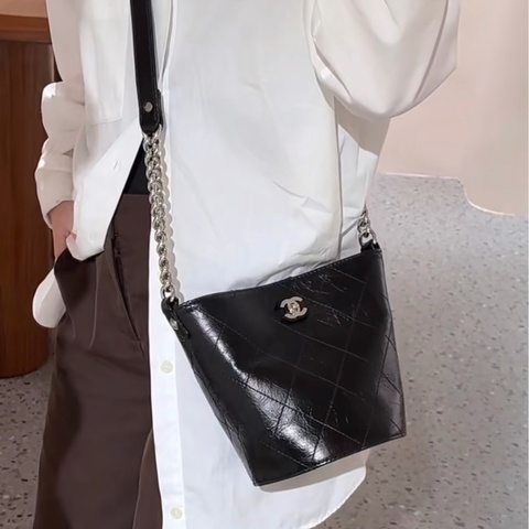 💎Chanel香奈兒｜黑銀油蠟皮菱格水桶包｜99新