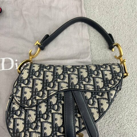 【特色肩帶】迪奧 Dior Saddle 馬鞍包 小號 深藍色老花 紅肩帶 金扣