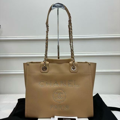 Chanel香奈兒 全皮沙灘包 Tote購物袋 米色 牛皮 全皮 鉚釘logo設計 經典款大容量托特
