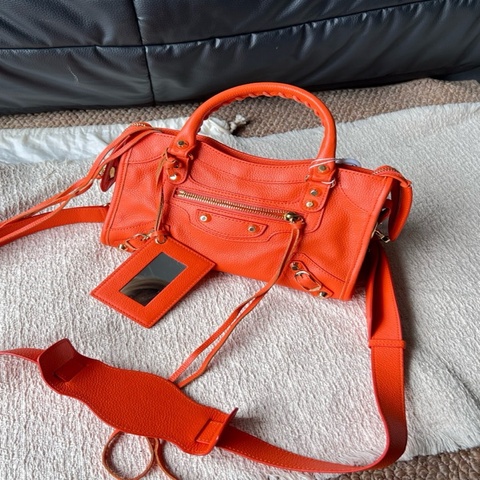 Balenciaga 巴黎世家橙色銀釘mini機車包。