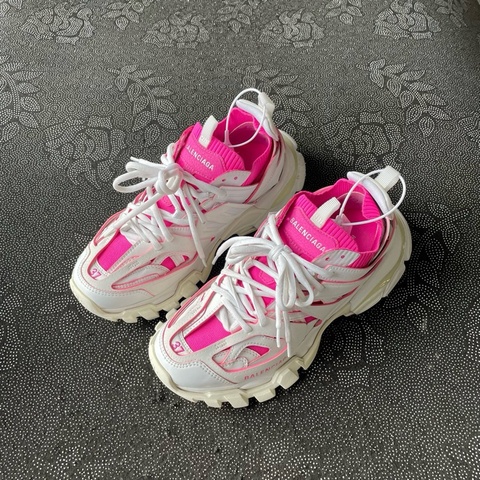 巴黎世家track白粉37碼