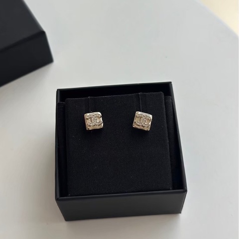 chanel 迷你方塊耳環