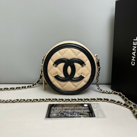 Chanel 奶茶色荔枝紋雙C圓餅包斜背包