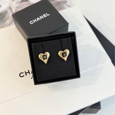 chanel 愛心黑耳環