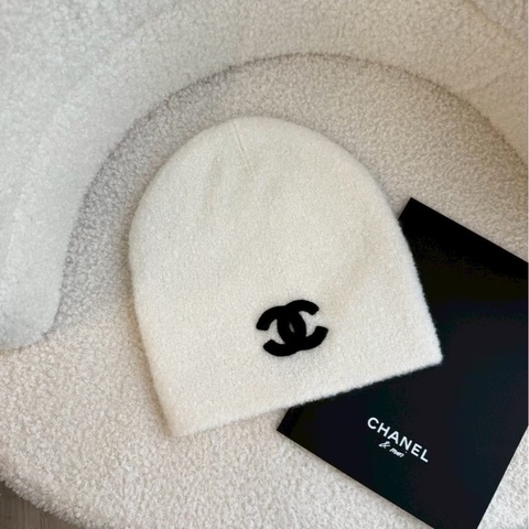 chanel 白底黑字logo毛帽
