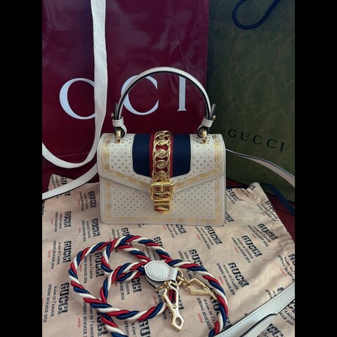 98♥️Gucci 小號Sylvie燙金/白色 雙肩帶 可肩背/手提