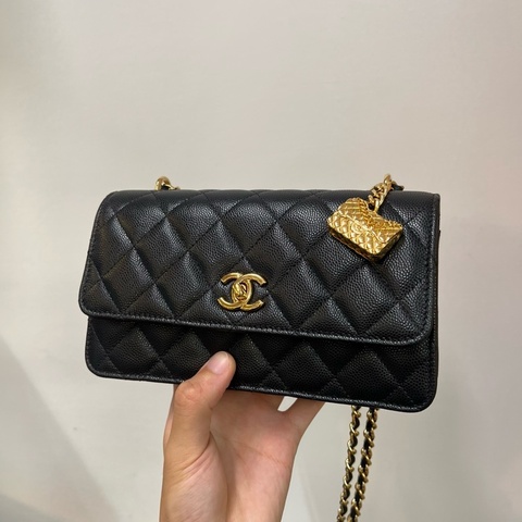 Chanel 黑菱格荔枝牛皮金釦內2卡一字拉口袋CF吊飾下蓋肩斜背包AP3318