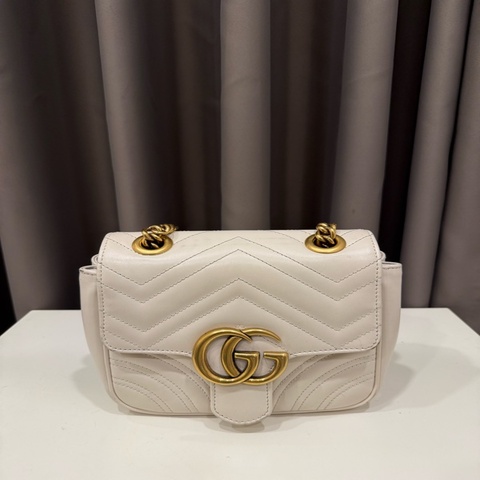 Gucci Marmont白色肩背包