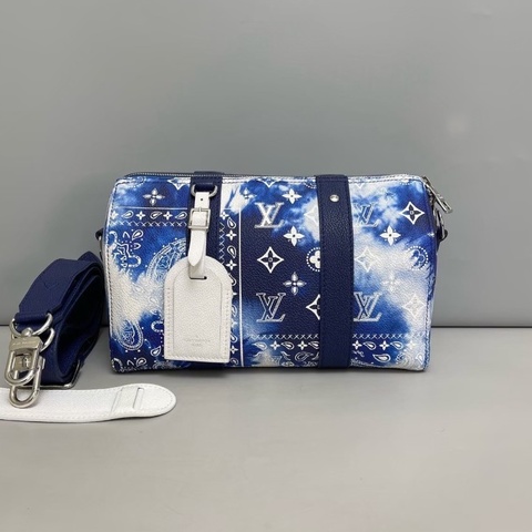 全新閒置全配💙#Lv #CityKeepall #晶片款 #藍白拼色扎染 #枕頭包