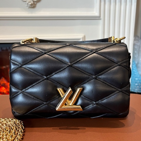 99新✨lv 路易威登 LOUIS VUITTON GO-14 MM 黑色中號 可滑動可拆卸鏈條鎖扣開合 羊皮革 單肩斜挎手提包 。