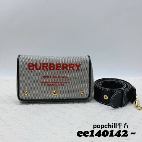 [輕巧經典包款🥰] Burberry 灰黑帆布黑牛皮金釦斜背郵差包