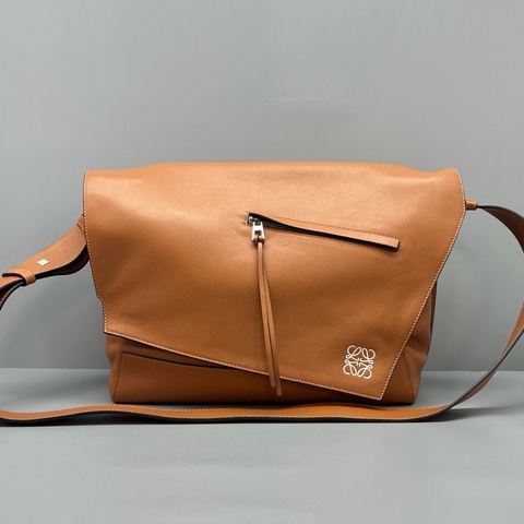 LOEWE羅意威puzzle郵差包焦糖色33*26*17cm