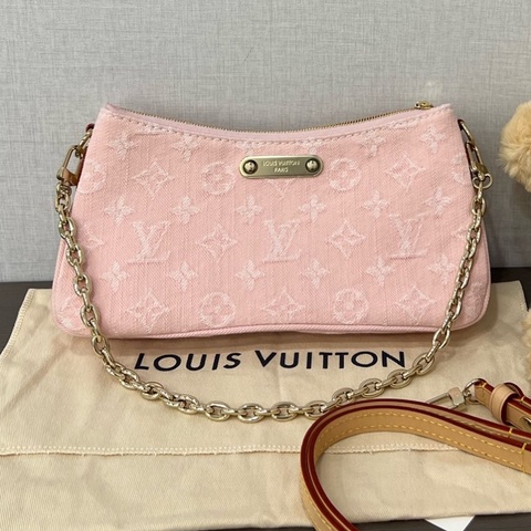 LV 路易威登 Liv Pochette粉色丹寧腋下包 晶片款