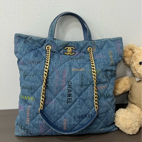 Chanel 香奈兒 22P牛仔塗鴉手提托特包 芯片 尺寸37*38。