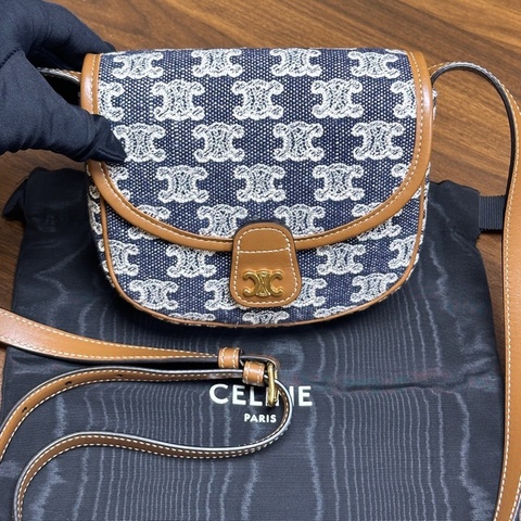 CELINE 賽琳 Triomphe Besace 凱旋門