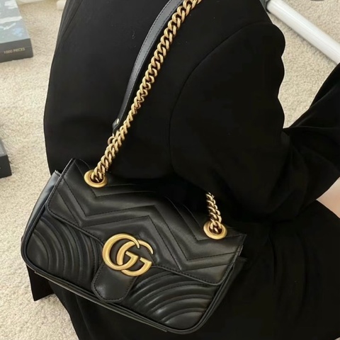 GUCCI  古馳 Marmont馬蒙 黑金22 單肩斜挎包 Size：22*13*6 經典百搭款