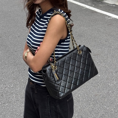 （極新🎁） Chanel 香奈兒 黑金小羊皮 菱格紋肩背包 專櫃22萬！