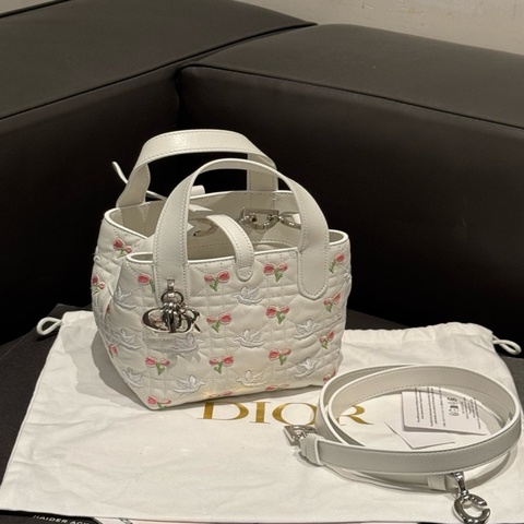 Dior 迪奧 限量款 白色玫瑰信鴿竪版土著💝26s閒置品