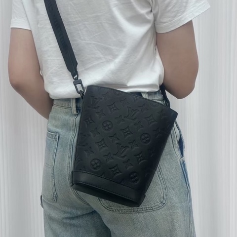 閒置99新🖤#LV #Noe水桶 #soblack #牛皮 #全配