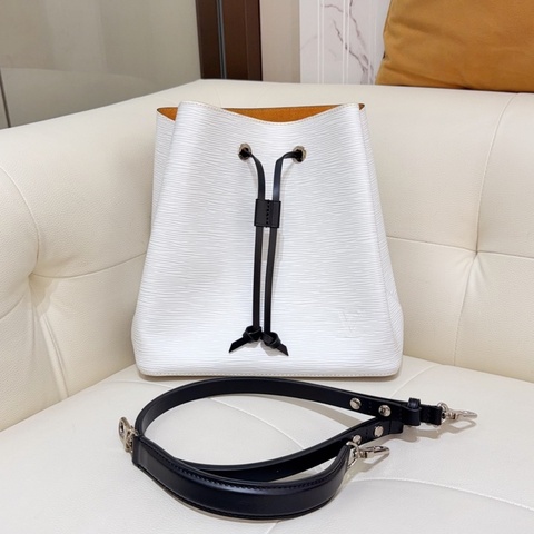 Louis Vuitton 路易威登 LV NÉONOÉ BB 水波紋 水桶包 尺寸約：26*26*17.5