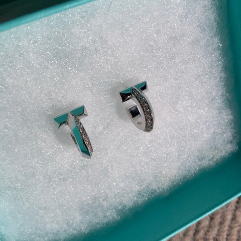 Tiffany T 系列T1白金鑲鑽 圓形耳環  半圈鑽半鑽耳環