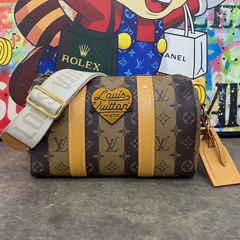 LV 路易威登 xNigo聯名款 老花竪條紋 愛心標識單肩包 斜挎包 芯片款