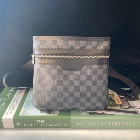 Louis Vuitton Lv 路易威登 黑灰棋盤格斜挎包 尺寸：23*22*2.5