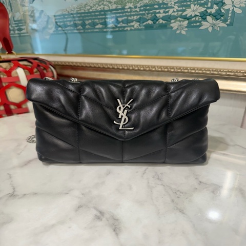 YSL 黑羊皮V型紋Puffer Toy銀釦下蓋肩斜背泡芙包