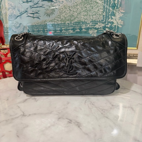 YSL 黑復刻牛皮V型紋Niki大號黑釦肩斜背包