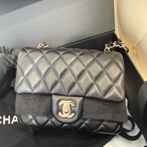 二手CHANEL黑色小羊皮菱格紋淡金扣20cm Mini COCO口蓋包A69900