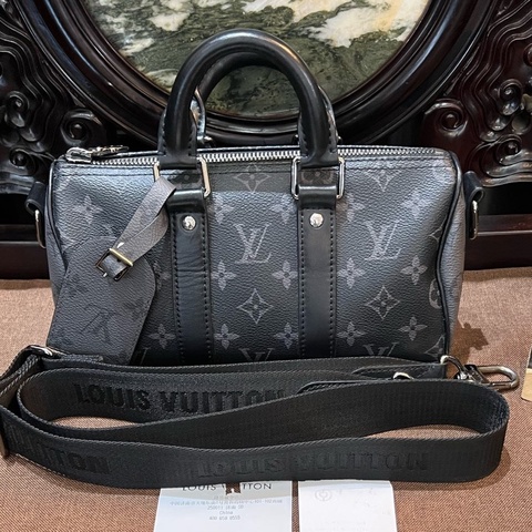 98新 Lv keepall 25 金屬件黑武士，底長25釐米，單肩斜挎手提包 男款 黑色拼灰色