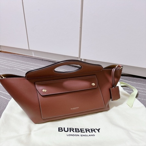 BURBERRY 焦糖棕提背小牛皮包