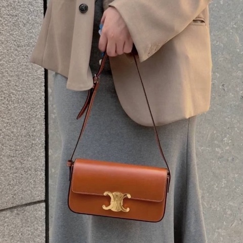 99新🤎🍞#Celine #凱旋門Triomphe #焦糖色 #法棍腋下包