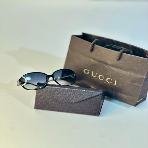 Gucci｜水鑽愛心墨鏡