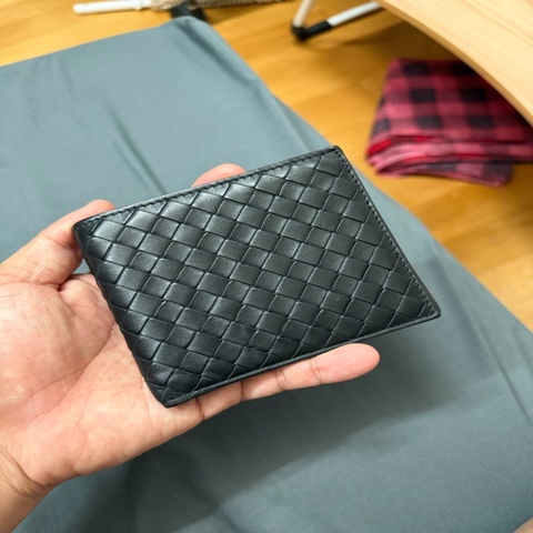 Bv經典編織黑色短夾