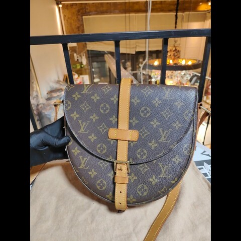 98♥️LV 大號盾牌斜背包