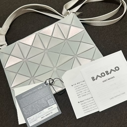 三宅一生 issey miyake  4*3 偏光白斜背baobao