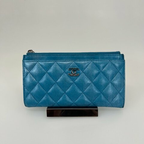CHANEL 季節款一字長夾炫彩藍牛皮 25開
