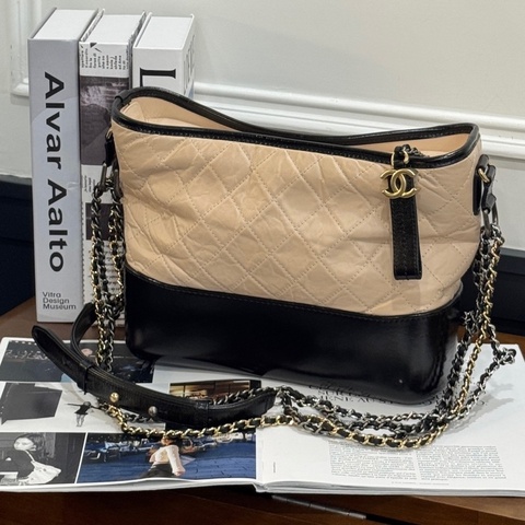 CHANEL 流浪包中號 淺色 A91810/26開
