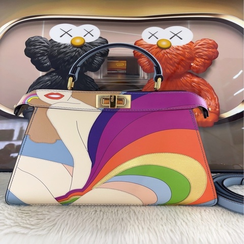 FENDI/芬迪 手提斜挎包2022春夏系列，調和萬花筒般的色彩99新