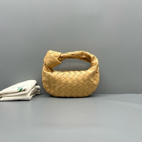 BV葆蝶家編織款打結包奶茶色/23*13*6cm