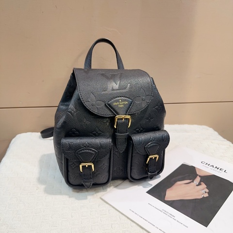 LV 黑牛皮壓紋Backup後背包