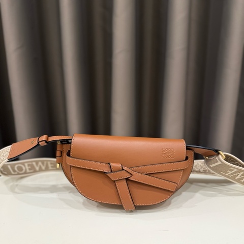 Loewe 羅威gate mini馬鞍包棕色